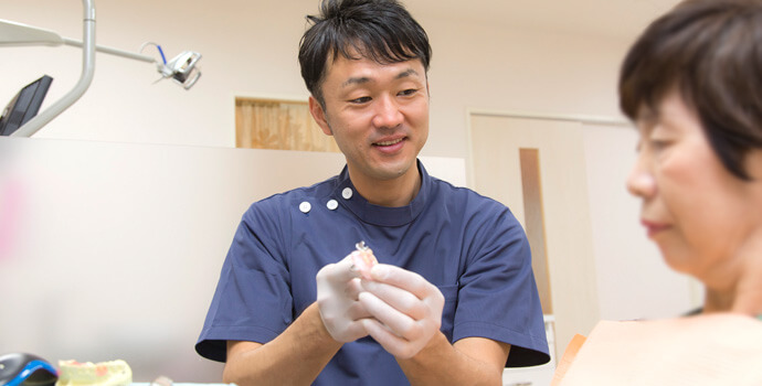 入れ歯が合わなくてお困りの方へ